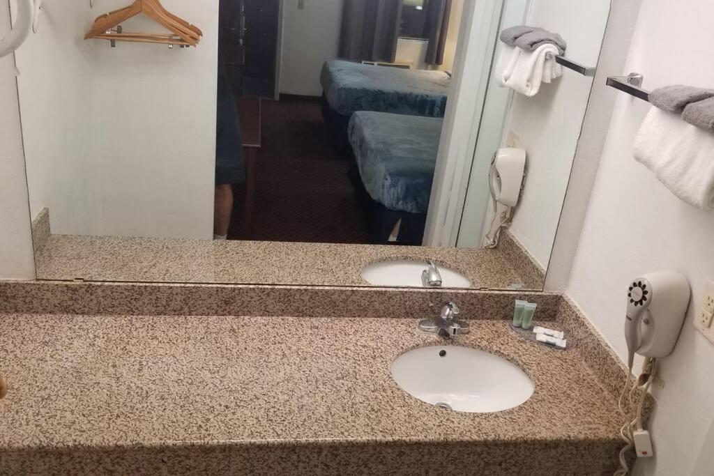Hotel 2 Queen Beds Hotel Room 222 Wi-Fi Hot Tub Booking Stillwater Dış mekan fotoğraf