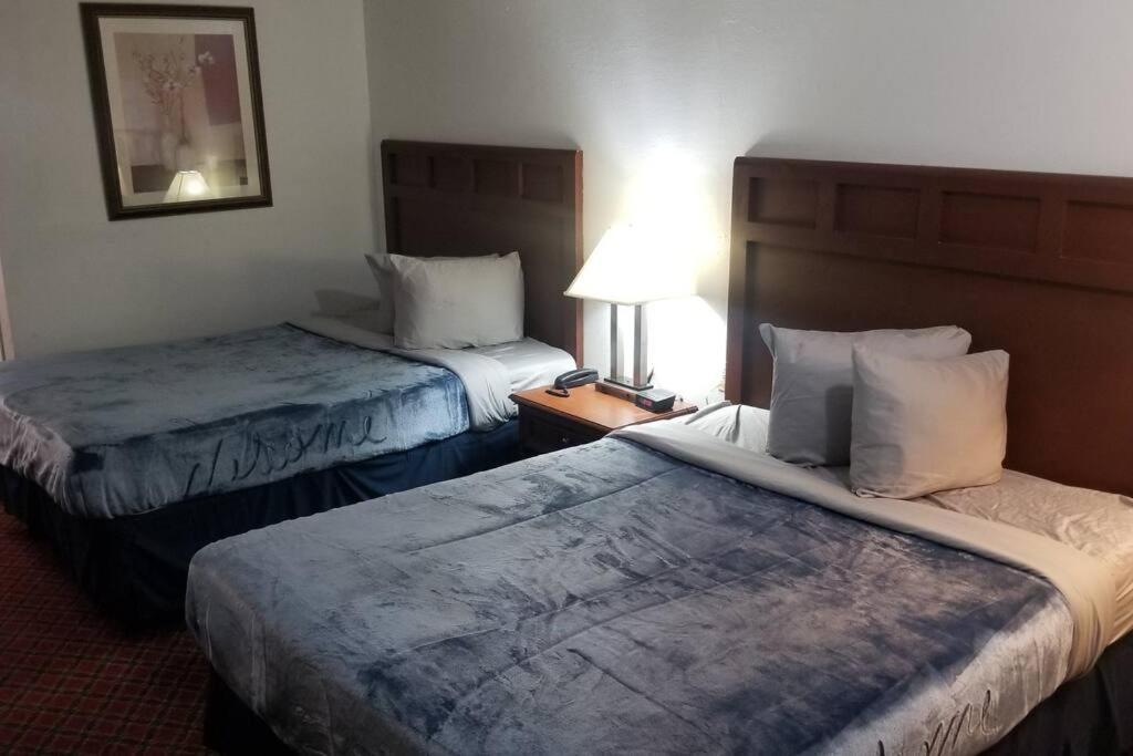 Hotel 2 Queen Beds Hotel Room 222 Wi-Fi Hot Tub Booking Stillwater Dış mekan fotoğraf