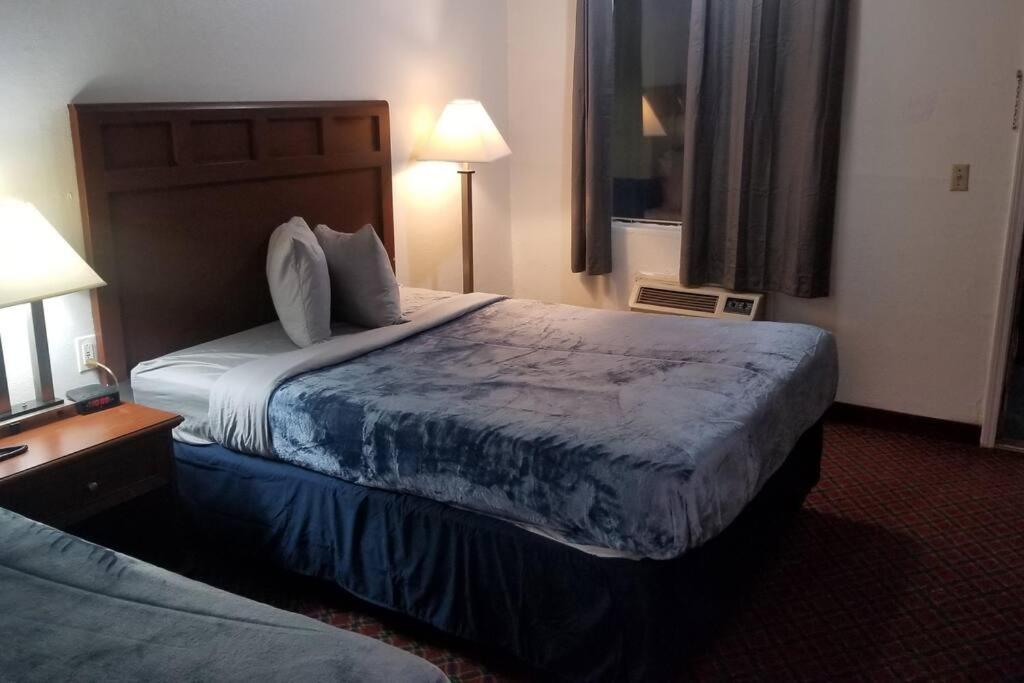 Hotel 2 Queen Beds Hotel Room 222 Wi-Fi Hot Tub Booking Stillwater Dış mekan fotoğraf